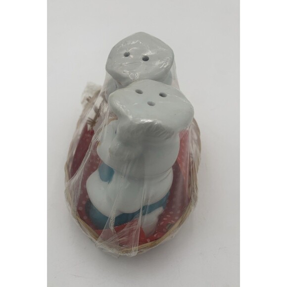 COW SALT PEPPER SET NOS WICKER BASKET MAN WOMAN FIGURAL APRON SPATULA SHAKER. - Picture 2 of 5
